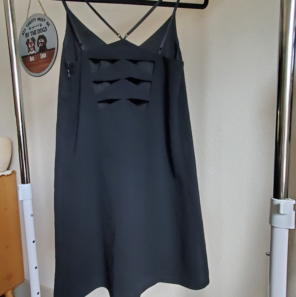 The little black dress! - Picture 4 of 12